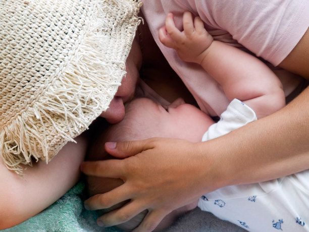 母亲与婴儿图片下载