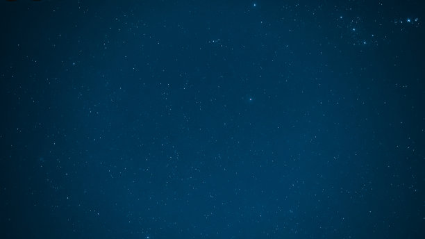 2017年11月18日，来自东北地区的蓝色背景小星群和特殊观测狮子座流星雨图片下载