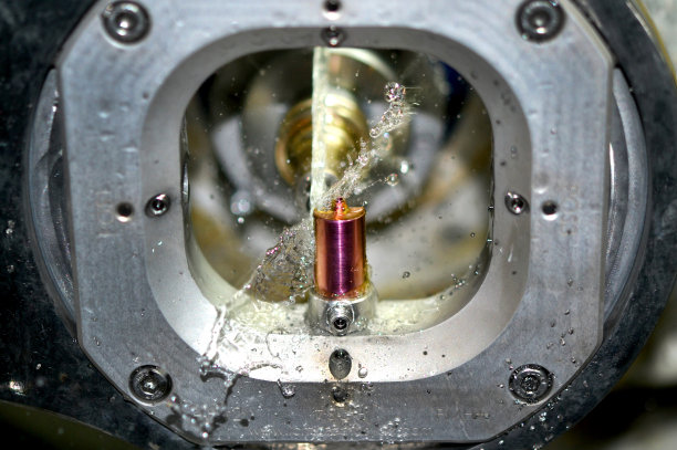 铣削桥台特写图片下载