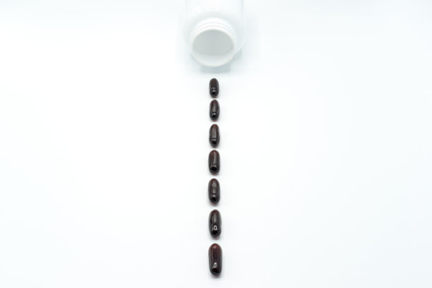 前视图虚线的黑色胶囊和瓶子图片下载