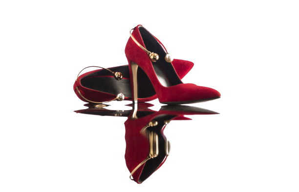 红色高跟鞋的女人图片下载