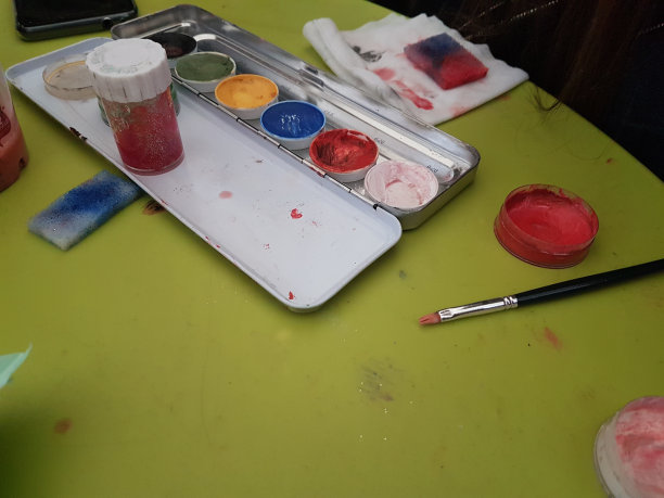 画笔颜色的手，手指的艺术家绿色红色图片下载