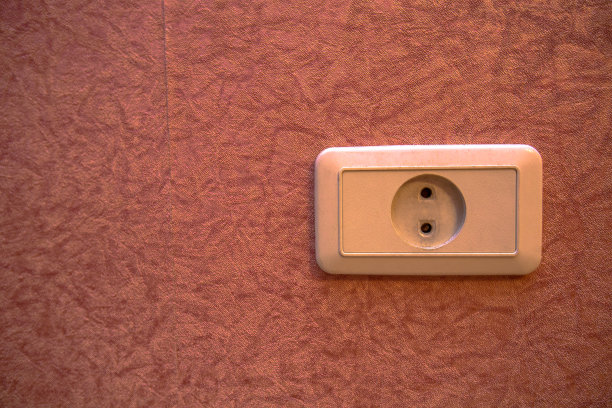 白色墙壁插座与墙纸图片下载