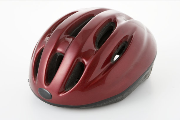 自行车头盔上的白色背景。图片下载