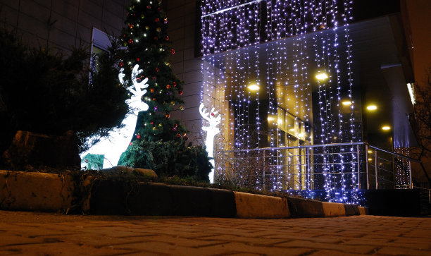 圣诞老人的驯鹿的圣诞人物。莫斯科,俄罗斯图片下载