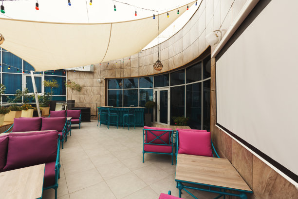 时尚的室内现代餐厅图片下载