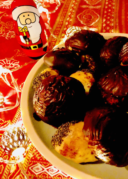 小圣诞老人吃饼干图片下载