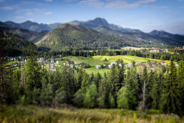 波兰塔特拉山脉和扎科帕内的倾斜技术的夏季视图图片下载
