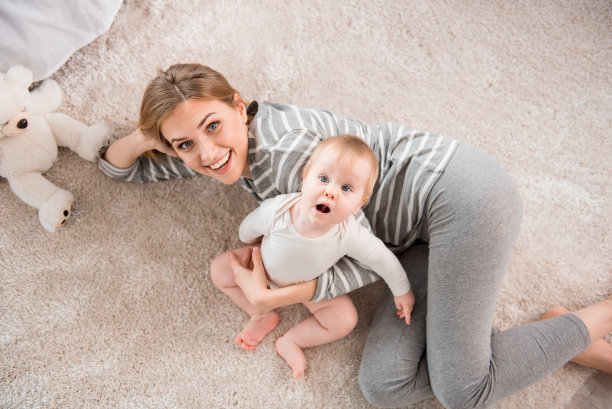 快乐的小家庭图片下载