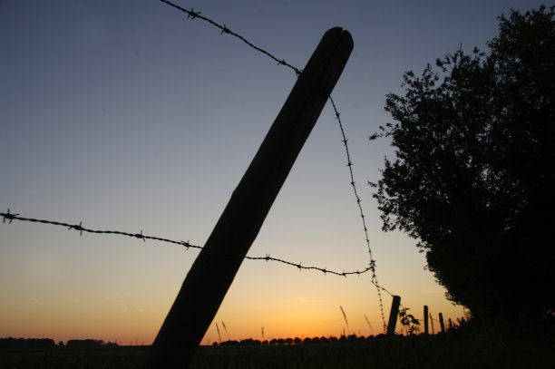 透视铁丝网图片下载