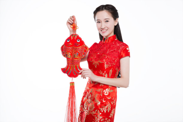 漂亮的女孩拿着春节装饰品素材图片