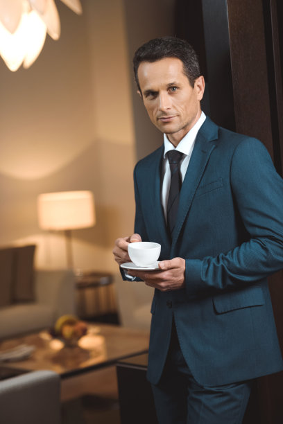 商人与一杯咖啡图片下载