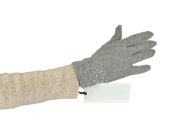 把有价签的手套递过来图片下载