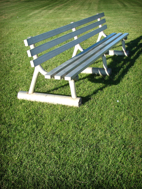 金属长椅上图片下载