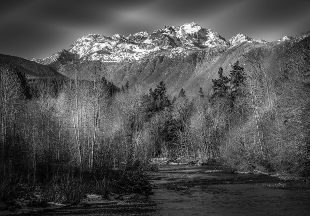 《Dosewallips之上的雪》图片下载