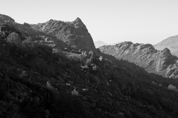 崎岖的山脉图片下载