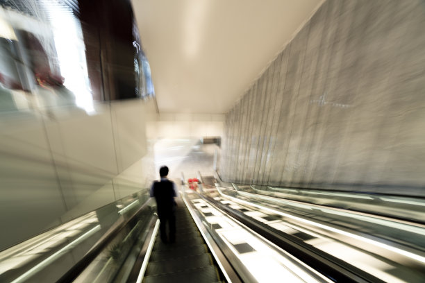 有些情感或感觉在一个城市里模糊了人的形象图片下载