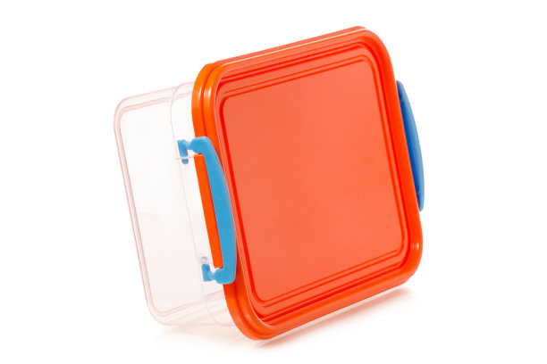 手里拿着塑料食品盒图片下载