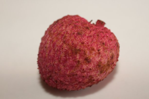 白底荔枝特写镜头图片下载