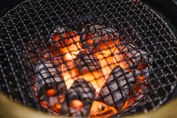 神户牛肉片烧烤在日本餐厅图片下载