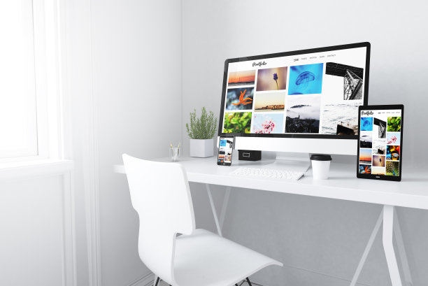 白色最小工作空间组合上的设备图片下载