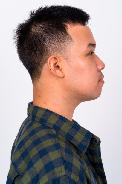 年轻亚洲男人的肖像图片下载