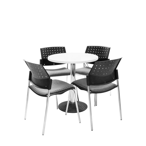 四把黑灰色的软椅子围绕着白色的桌子，没有人，在白色的背景下孤立无间图片下载