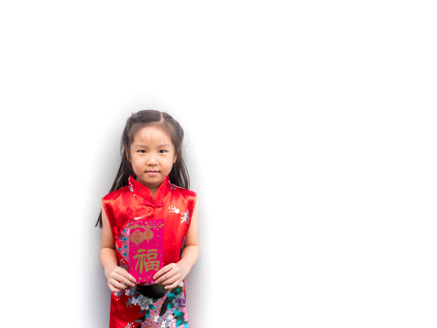 身穿中国旗袍、手拿红包的亚洲女孩素材图片