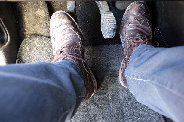 我的腿在开车图片下载