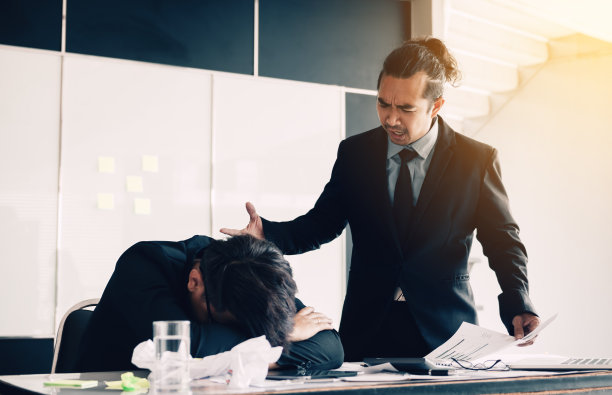经理在办公室训斥员工图片下载