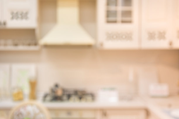 模糊的背景。现代粉彩厨房与散景灯。图片下载