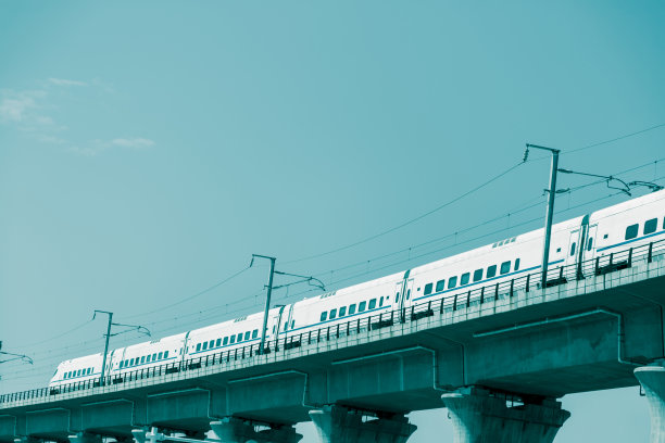 移动的火车图片下载