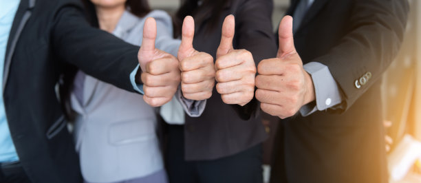 业务团队正在给成就项目、业务概念点赞图片下载