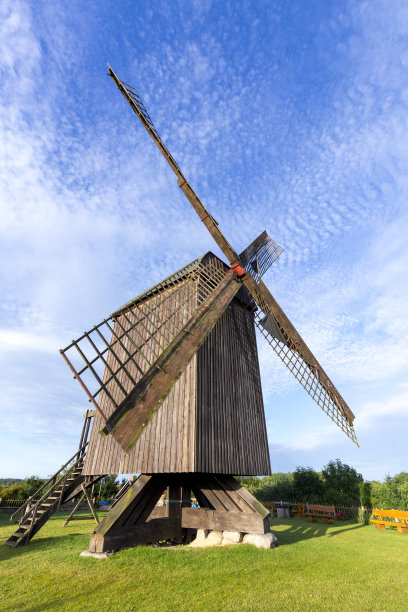 乌塞多姆普达格拉的古老风车图片下载