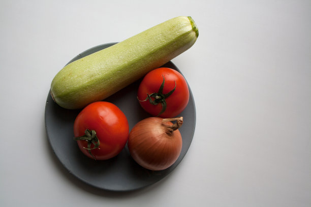 西葫芦，西红柿和洋葱图片下载