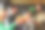 一群朋友在啤酒酒吧庆祝圣帕特里克节图片下载