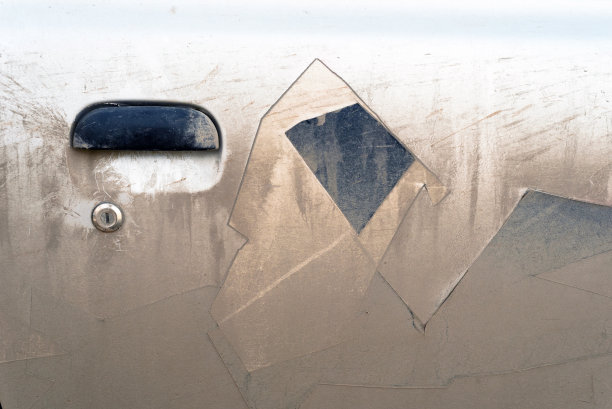 金属车门污迹斑斑图片下载