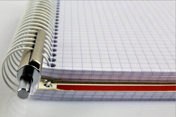 一个概念图像螺旋笔记本与一支笔和复制空间图片下载