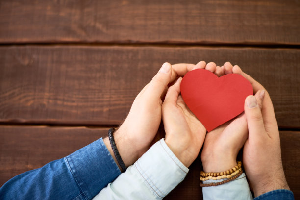 情人节卡片情侣杯形手图片下载
