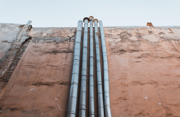 墙上有排气管图片下载