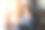 坐在扶手椅上看书的女人图片下载