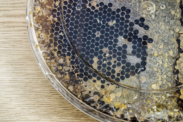 特别包装有精美的天然蜂蜜图片、花粉蜂蜜图片、封闭蜂蜜盒、天然蜂蜜卡拉科万图片下载