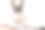 宠物破坏者躺在床上，枕头撕破了。宠物护理抽象照片。内疚的小狗，滑稽的脸。图片下载
