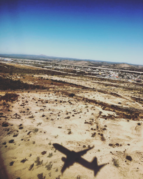 飞机在墨西哥降落时看到的飞机阴影图片下载