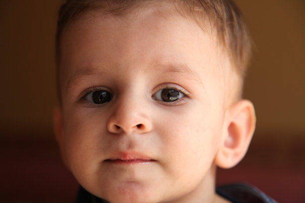 顽皮的孩子图片下载