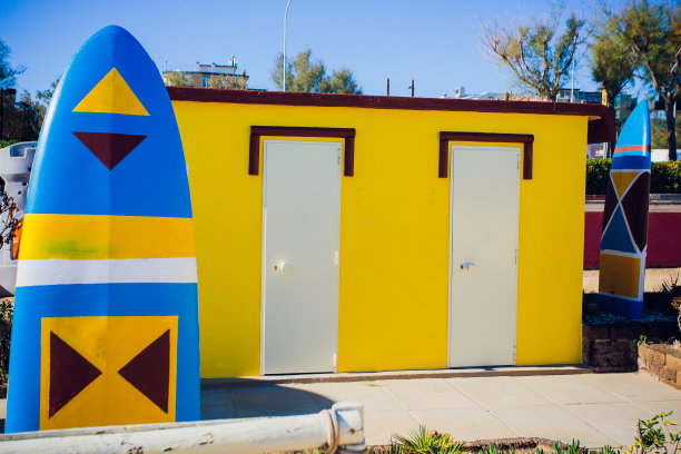 海滩更衣室蓝色船舱海上更衣室储物柜图片下载