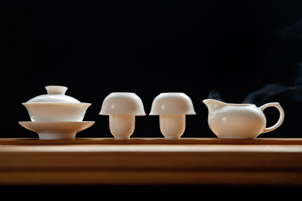 茶道放在竹桌上图片下载