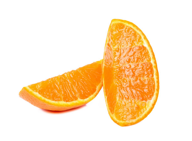 在白色背景上孤立的橙色水果片图片下载