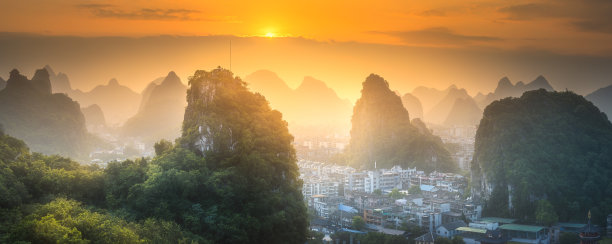 漓江和喀斯特山脉桂林，阳朔图片下载