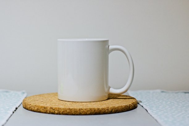 白色的杯子模型图片下载